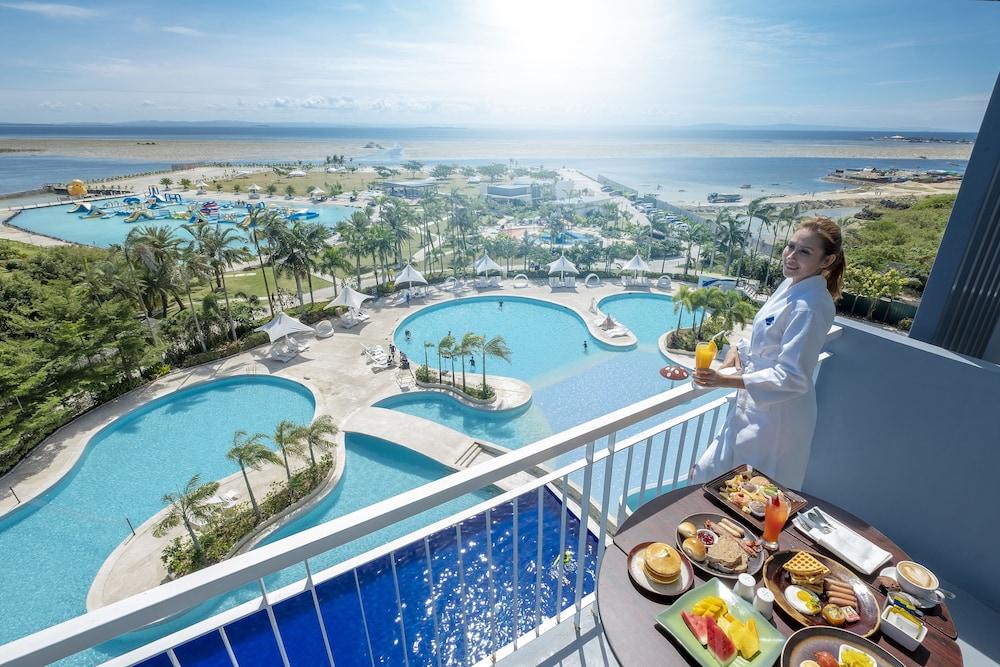 Solea Seaview Resort Lapu-Lapu City Exteriör bild