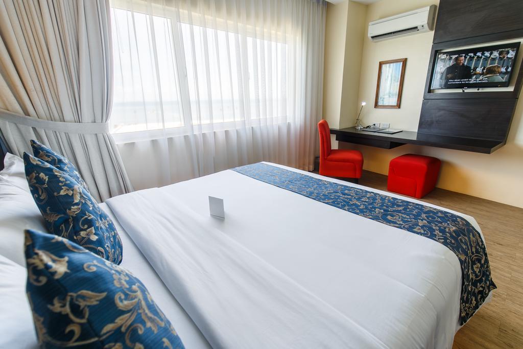 Solea Seaview Resort Lapu-Lapu City Exteriör bild
