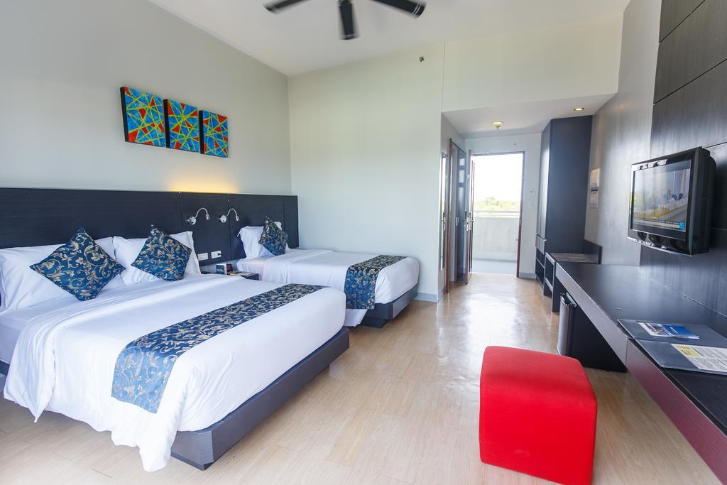 Solea Seaview Resort Lapu-Lapu City Exteriör bild