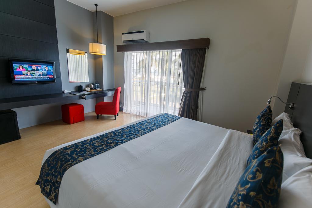 Solea Seaview Resort Lapu-Lapu City Exteriör bild