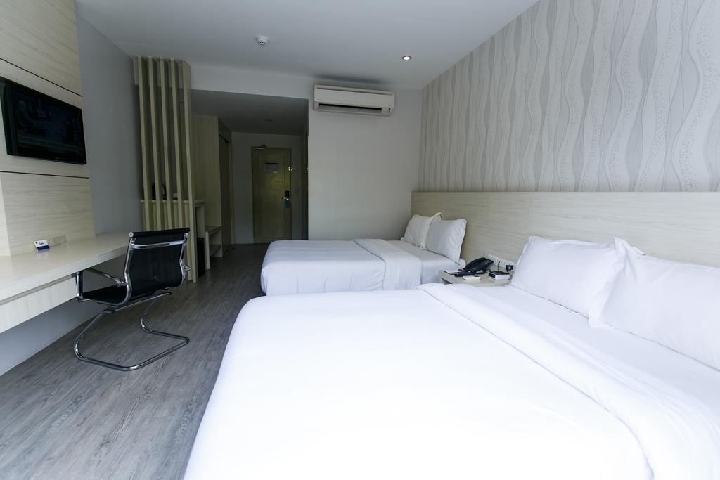 Solea Seaview Resort Lapu-Lapu City Exteriör bild